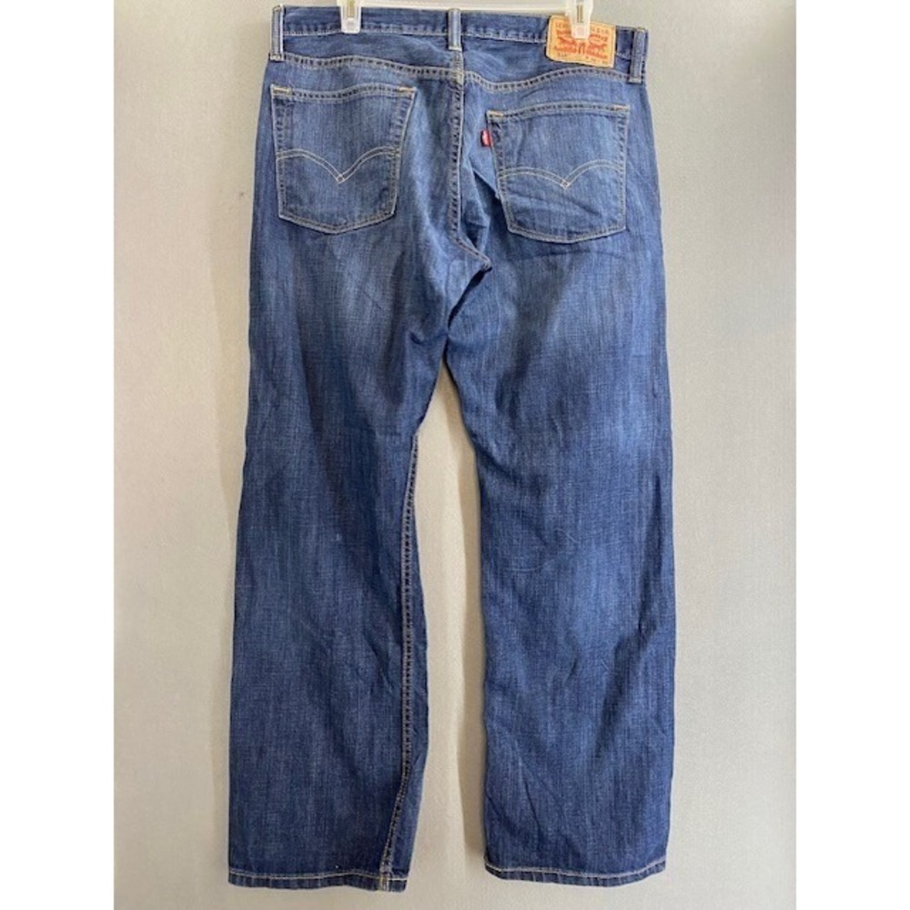 Vintage style Levis 514 Straight Fit Mens Jeans Medium Wash Blue Denim W36 L30
